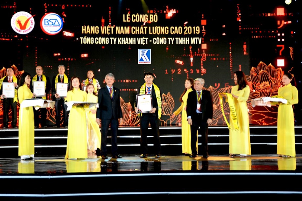 Thương hiệu thời trang Khatoco vinh dự nhận danh hiệu “Hàng Việt Nam chất lượng cao” năm 2019